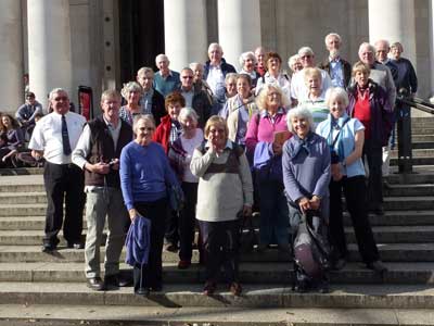 1---group-outside-the-museu.jpg